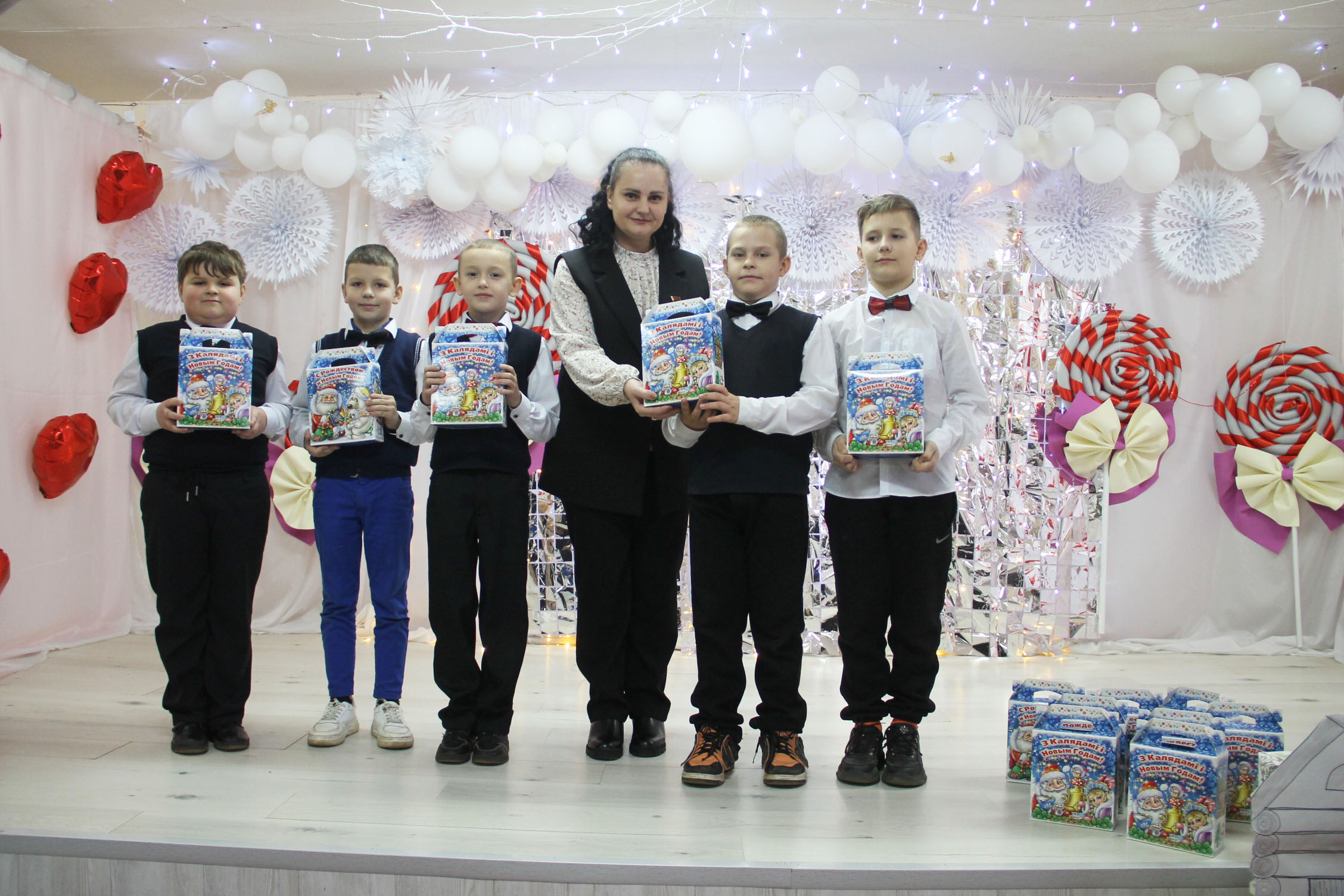 Салодкія падарункі і цёплыя словы: акцыя "Нашы дзеці" ў Конкавічах