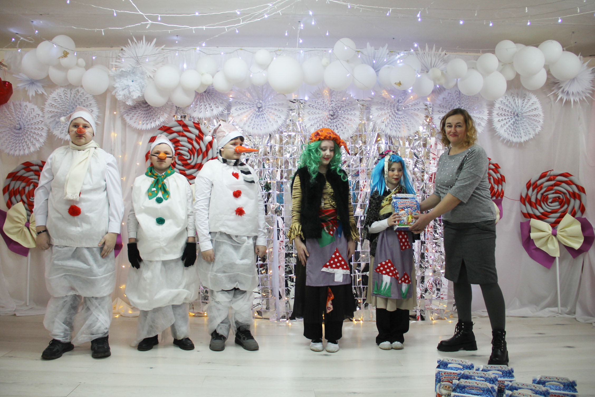 Салодкія падарункі і цёплыя словы: акцыя "Нашы дзеці" ў Конкавічах