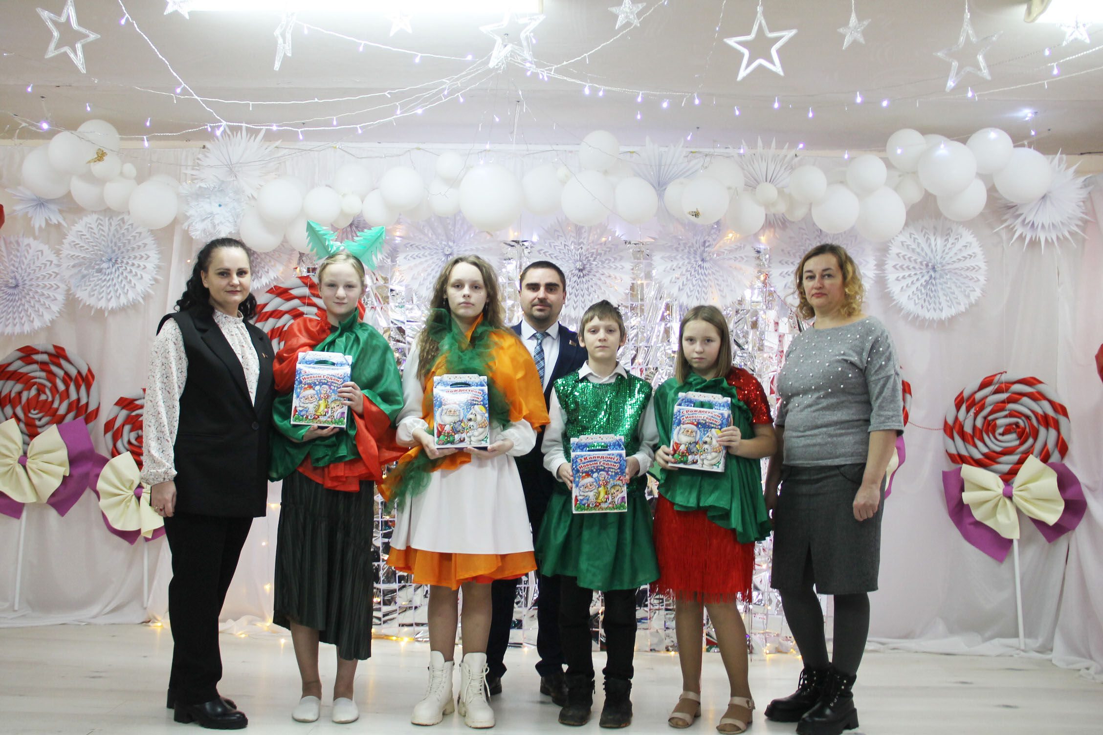 Салодкія падарункі і цёплыя словы: акцыя "Нашы дзеці" ў Конкавічах