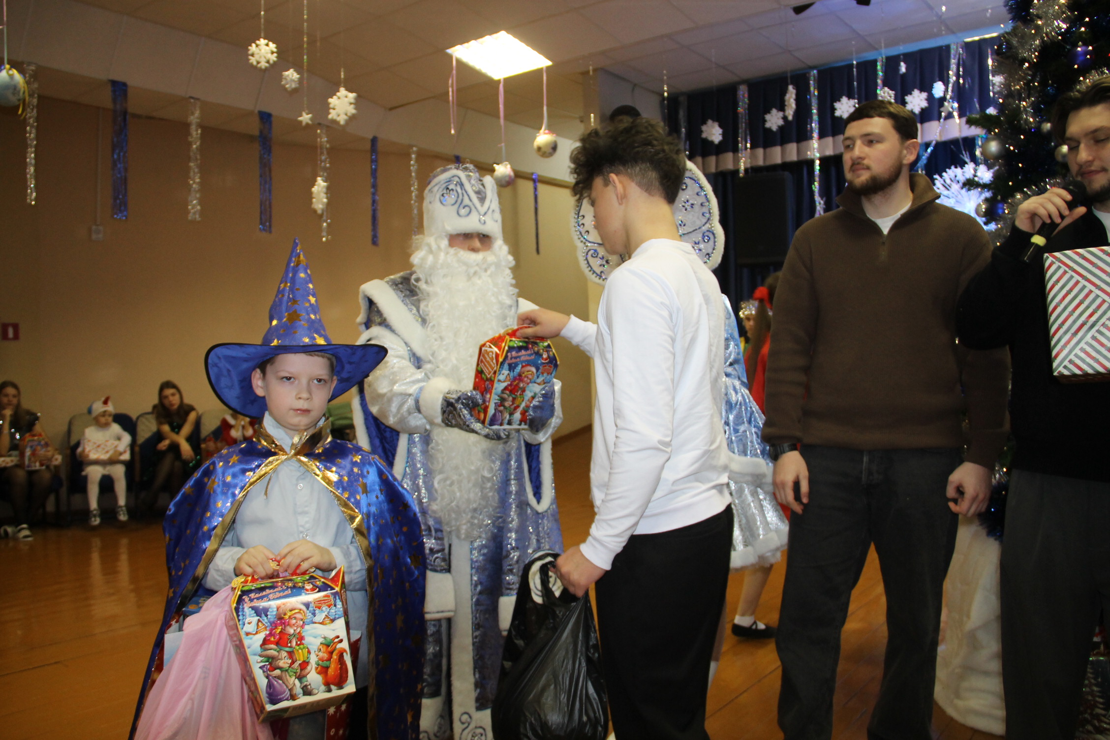 Навагодняя дабрачынная акцыя “Нашы дзеці” актыўна праходзіць на Петрыкаўшчыне