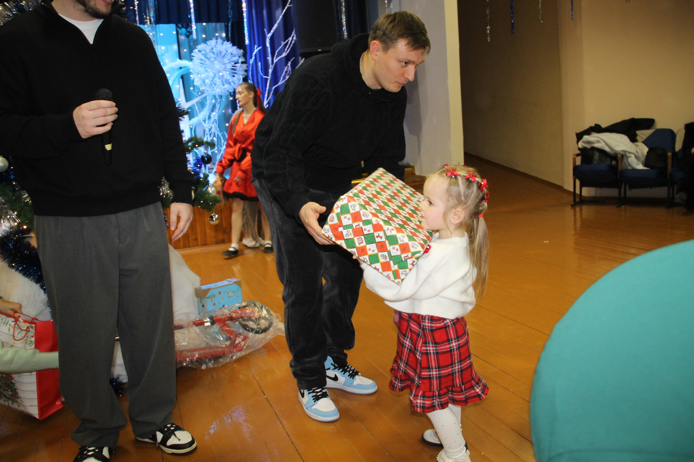 Навагодняя дабрачынная акцыя “Нашы дзеці” актыўна праходзіць на Петрыкаўшчыне