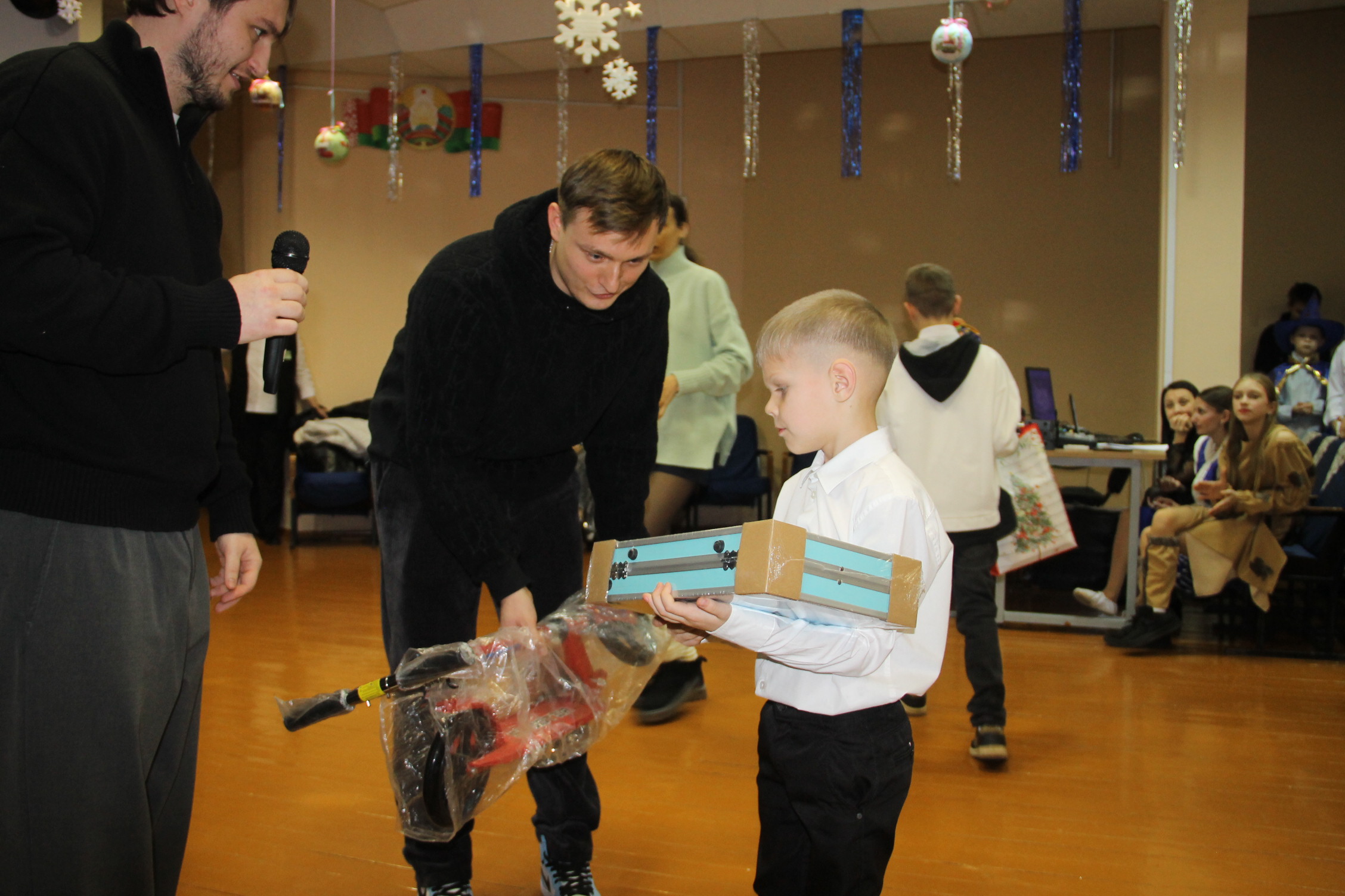 Навагодняя дабрачынная акцыя “Нашы дзеці” актыўна праходзіць на Петрыкаўшчыне