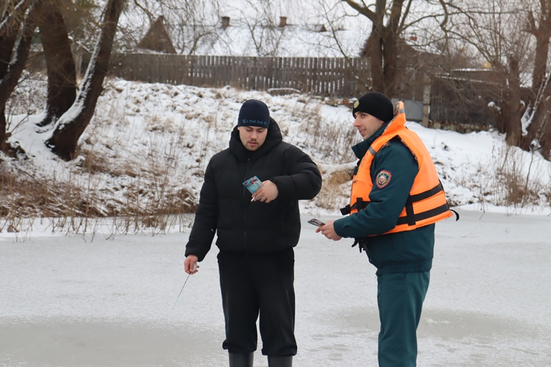 Рыбалка без приключений: правила безопасности на льду