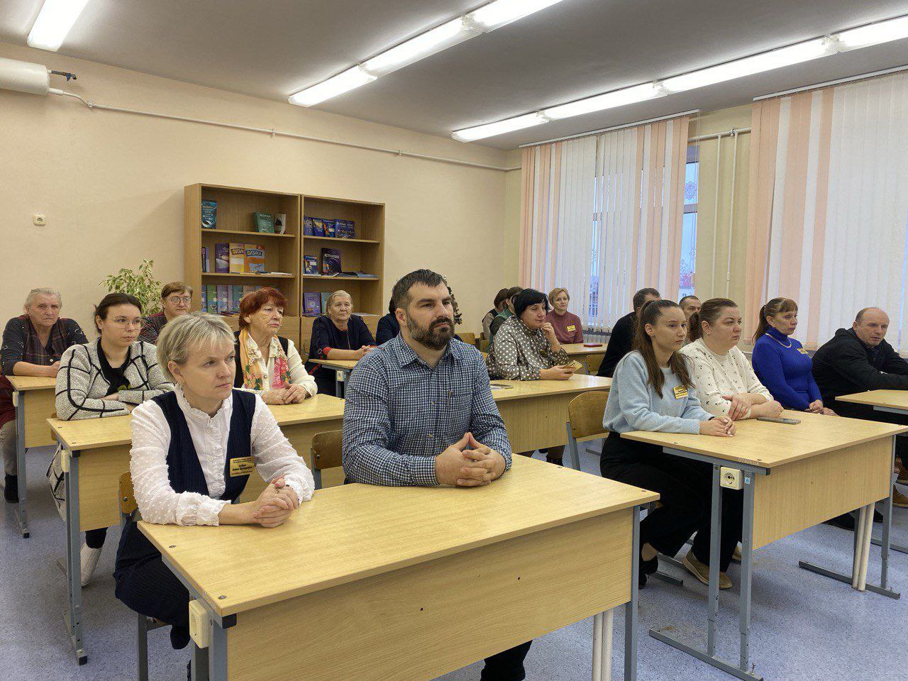 ДелегатVII Всебелорусского народного собрания Юрий Апанович встретился с трудовым коллективом ГУО «Лясковичская средняя школа»