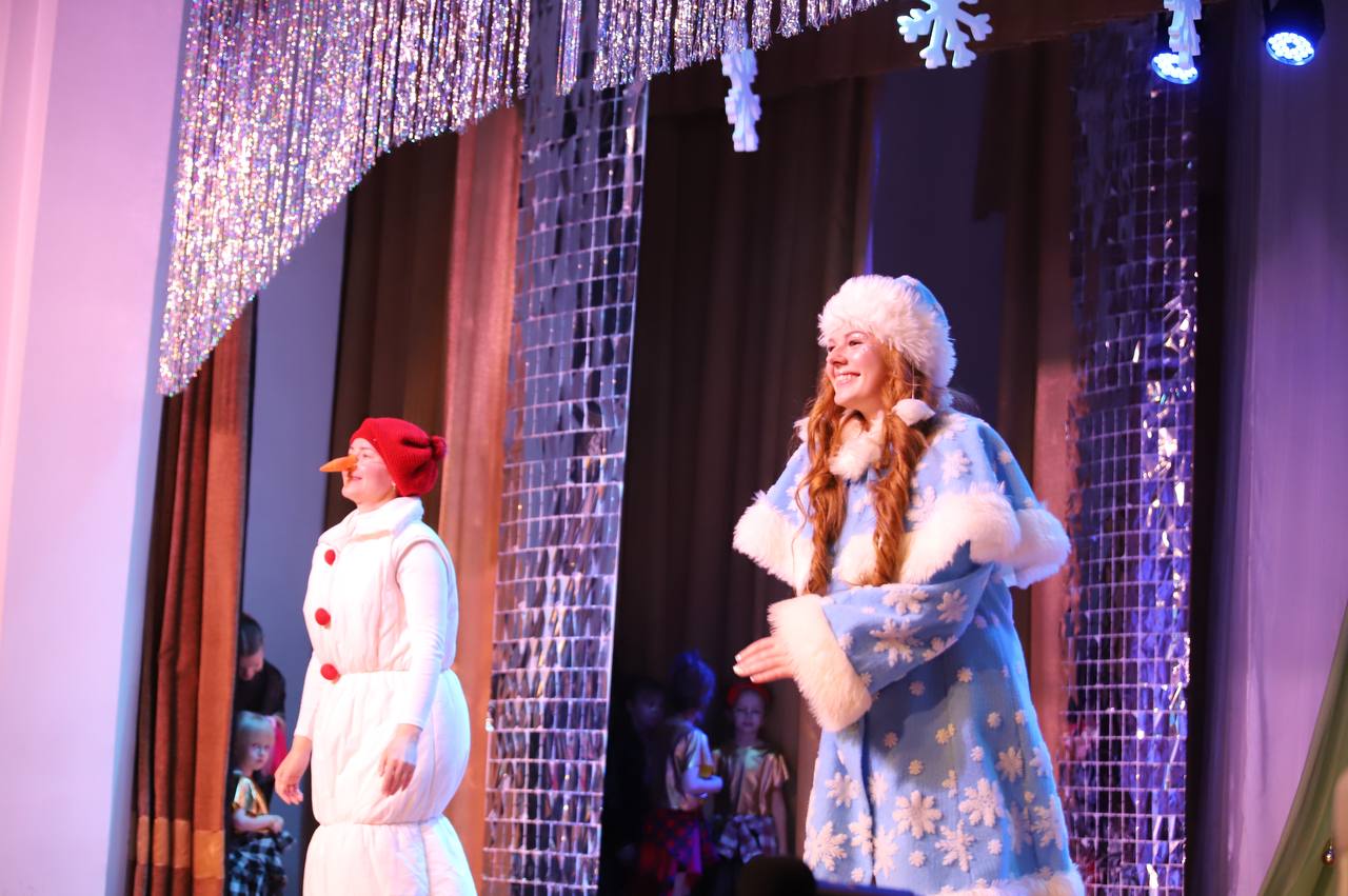 Фотафакт: "Навіны Снягуркі": Навагодняе чараўніцтва ў раённым Доме культуры!