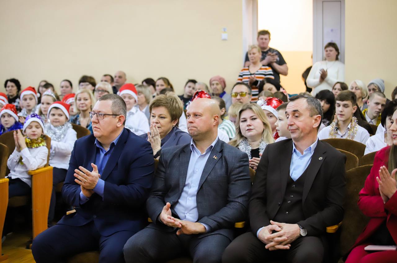 Урачыстасць напярэдадні Новага года ў Петрыкаўскай школе-інтэрнаце