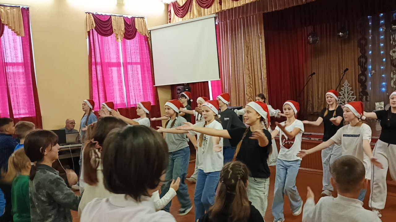 Свята крочыць па краіне