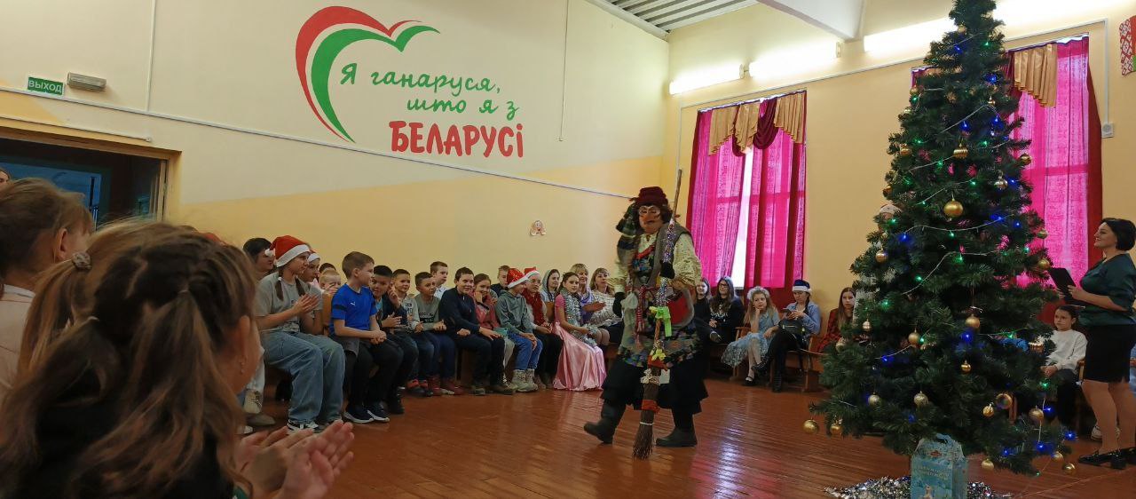 Свята крочыць па краіне