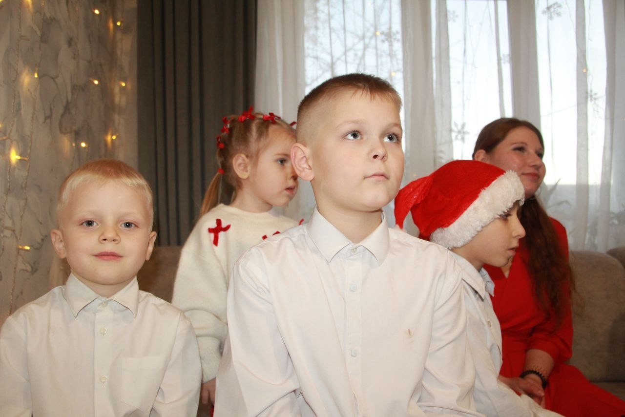 Новогоднее чудо в доме Соболевых: акция "Наши дети" принесла радость и подарки