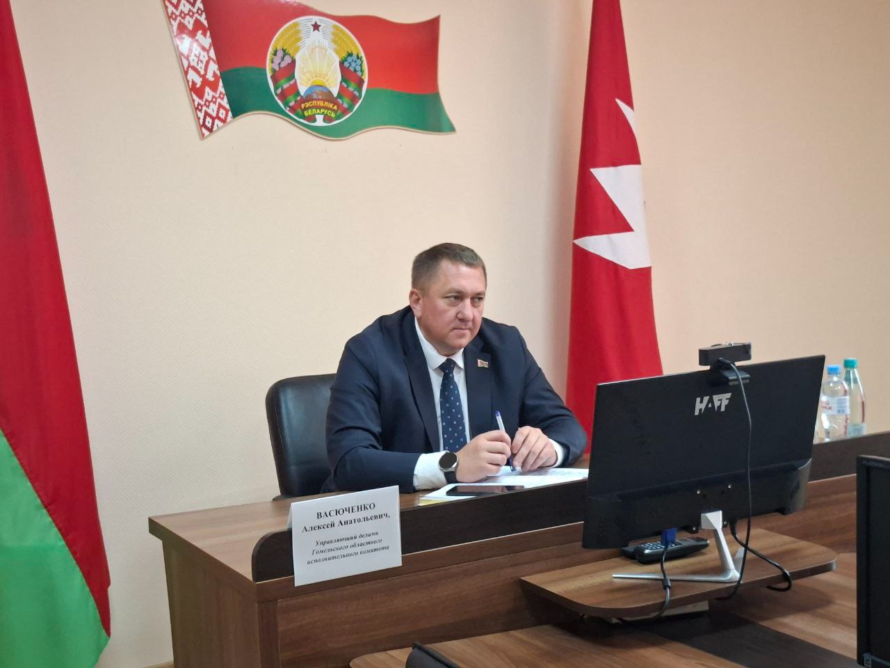 На “прамой тэлефоннай лініі” – упраўляючы справамі аблвыканкама Аляксей Анатольевіч Васючэнка