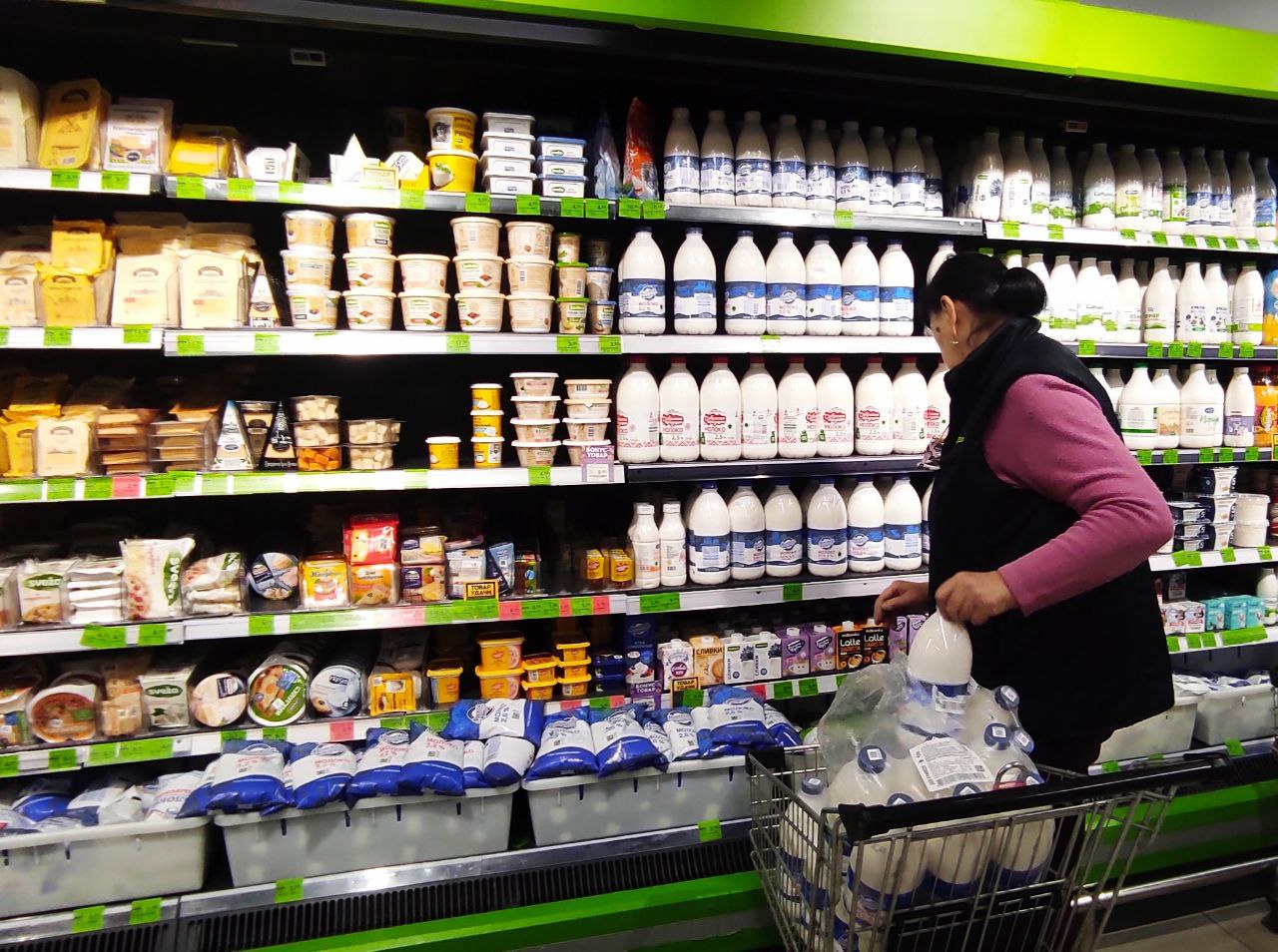 Мониторинг торговых точек Петрикова: Светлана Сенько оценила доступность и качество товаров