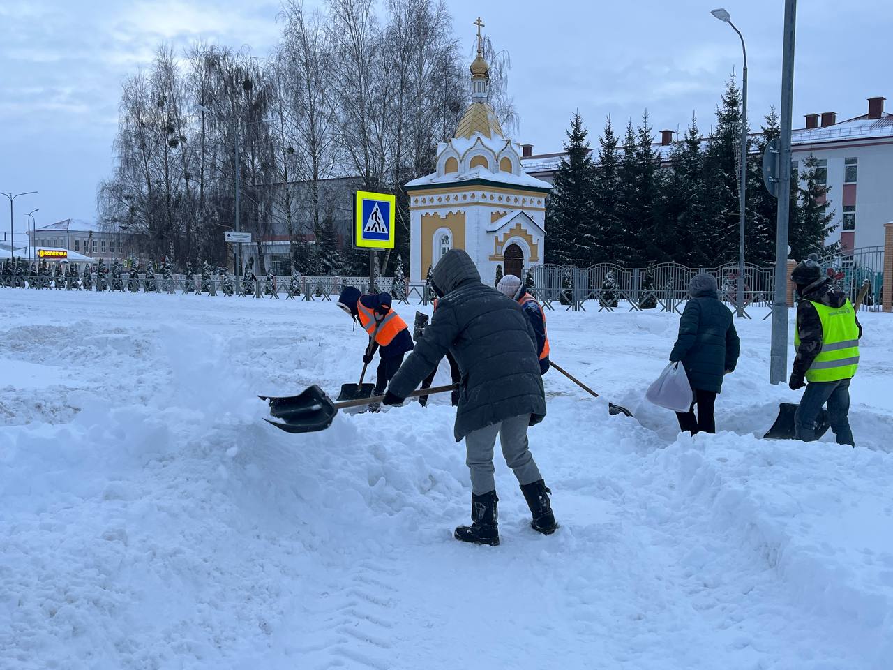 Разам супраць снегу