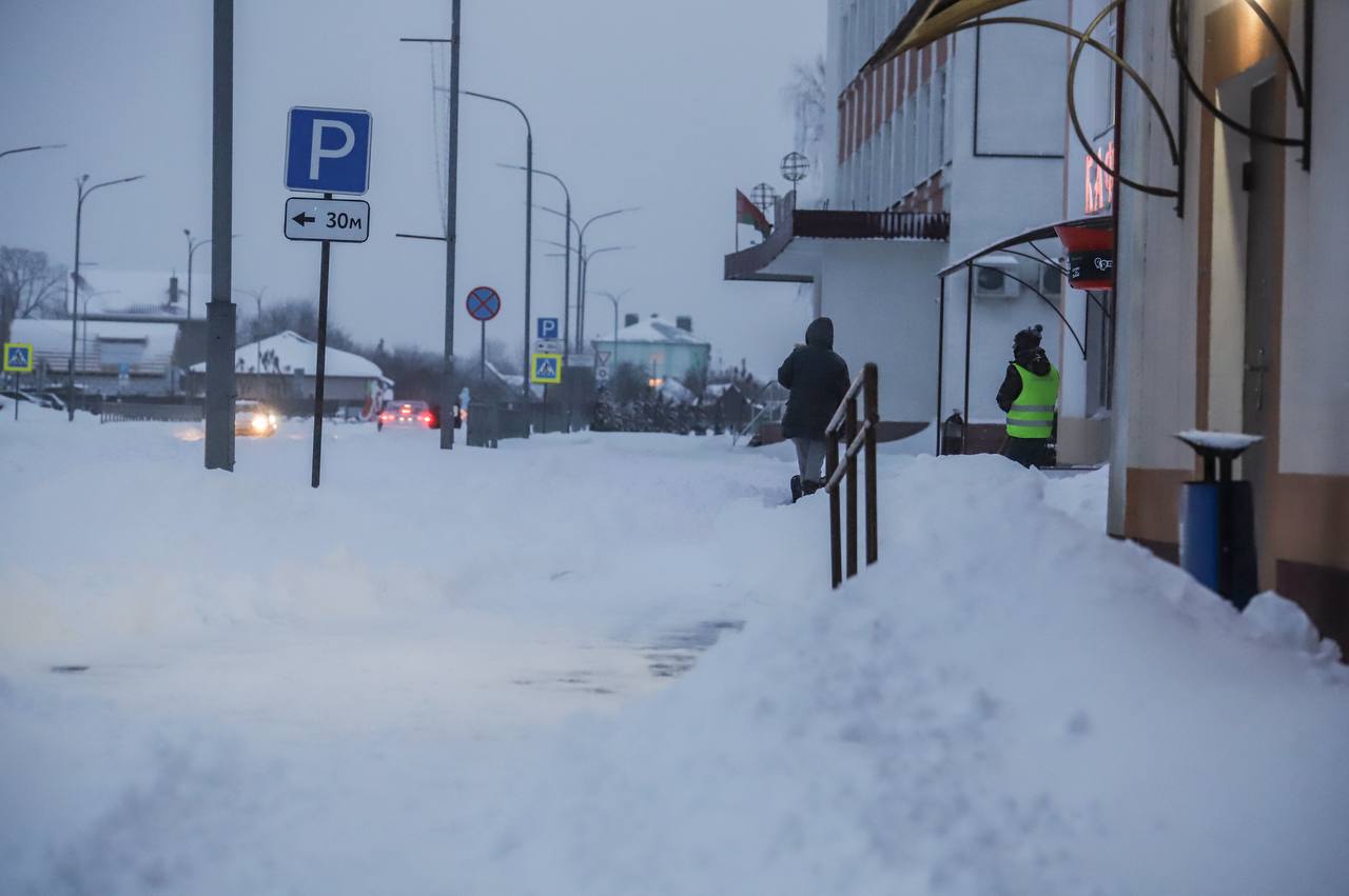 Разам супраць снегу