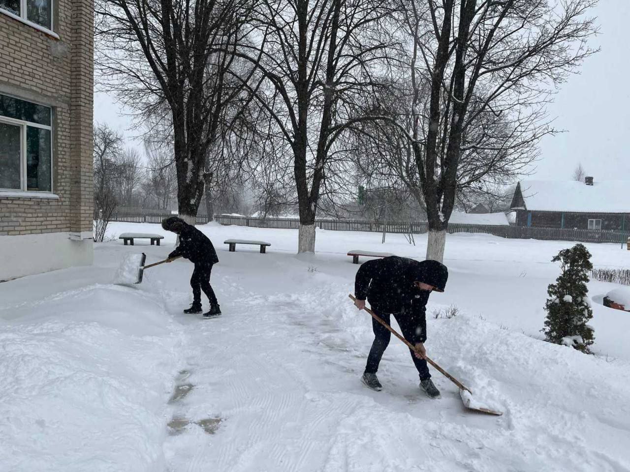 Обильный снегопад - не помеха, если действовать сообща!
