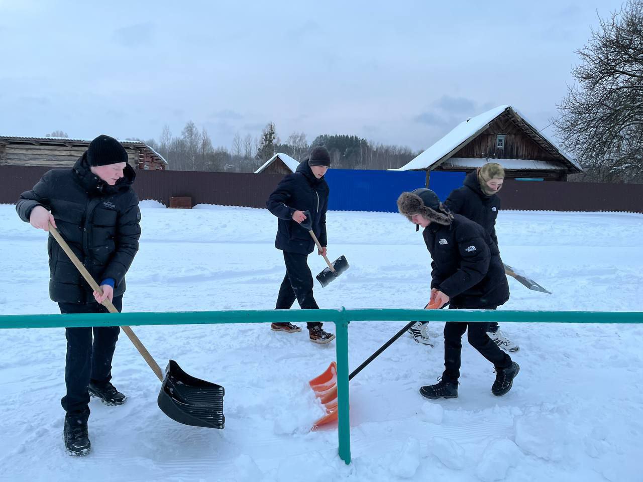 Обильный снегопад - не помеха, если действовать сообща!