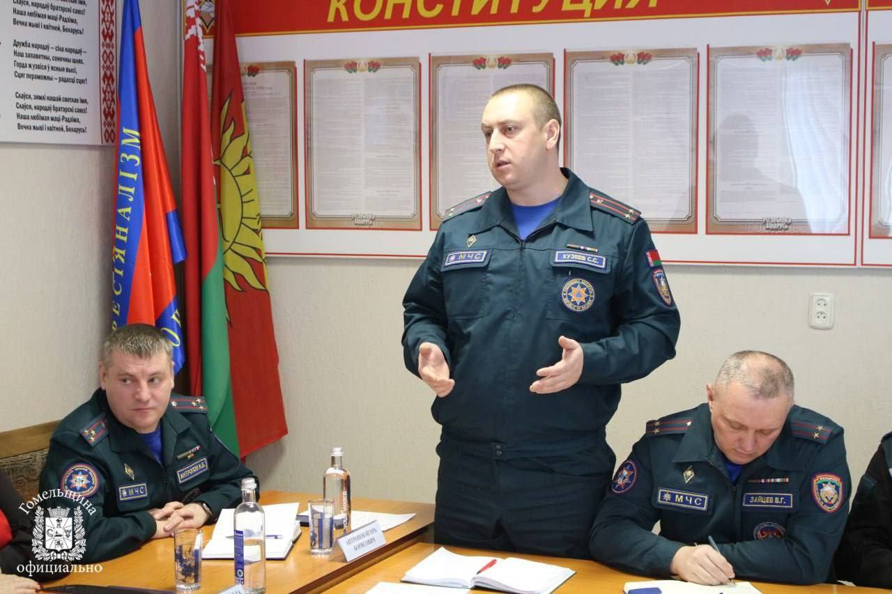 Член Совета Республики, председатель областного Совета депутатов Екатерина Зенкевич встретилась с сотрудниками Светлогорского РОЧС