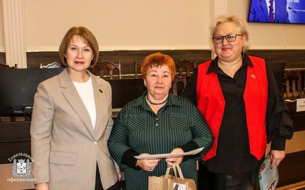 Член Совета Республики, председатель областного Совета депутатов Екатерина Зенкевич встретилась с сотрудниками Светлогорского РОЧС