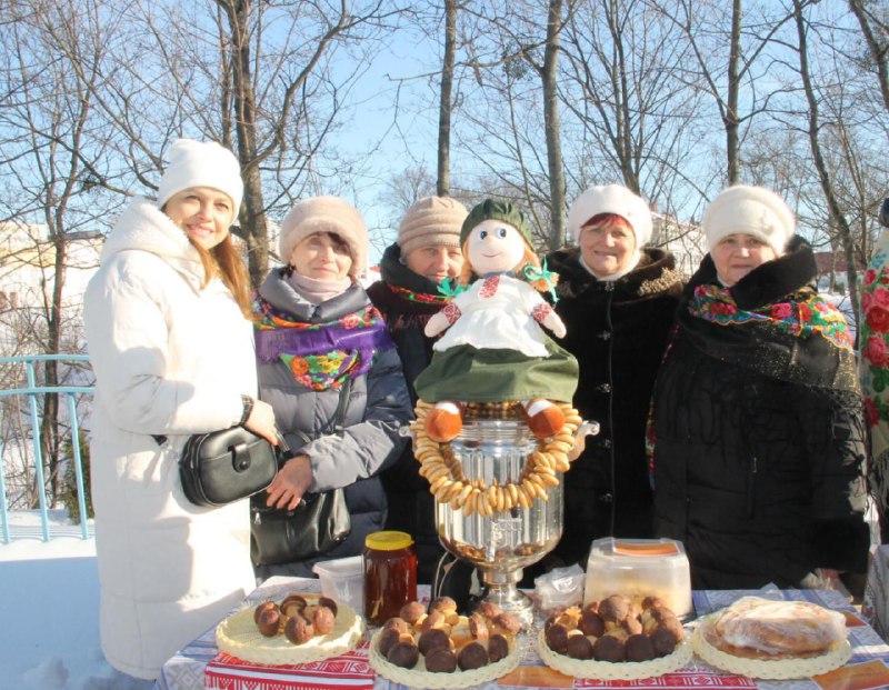 ФОТАРЭПАРТАЖ: Масленіца ідзе па населеных пунктах Петрыкаўшчыны