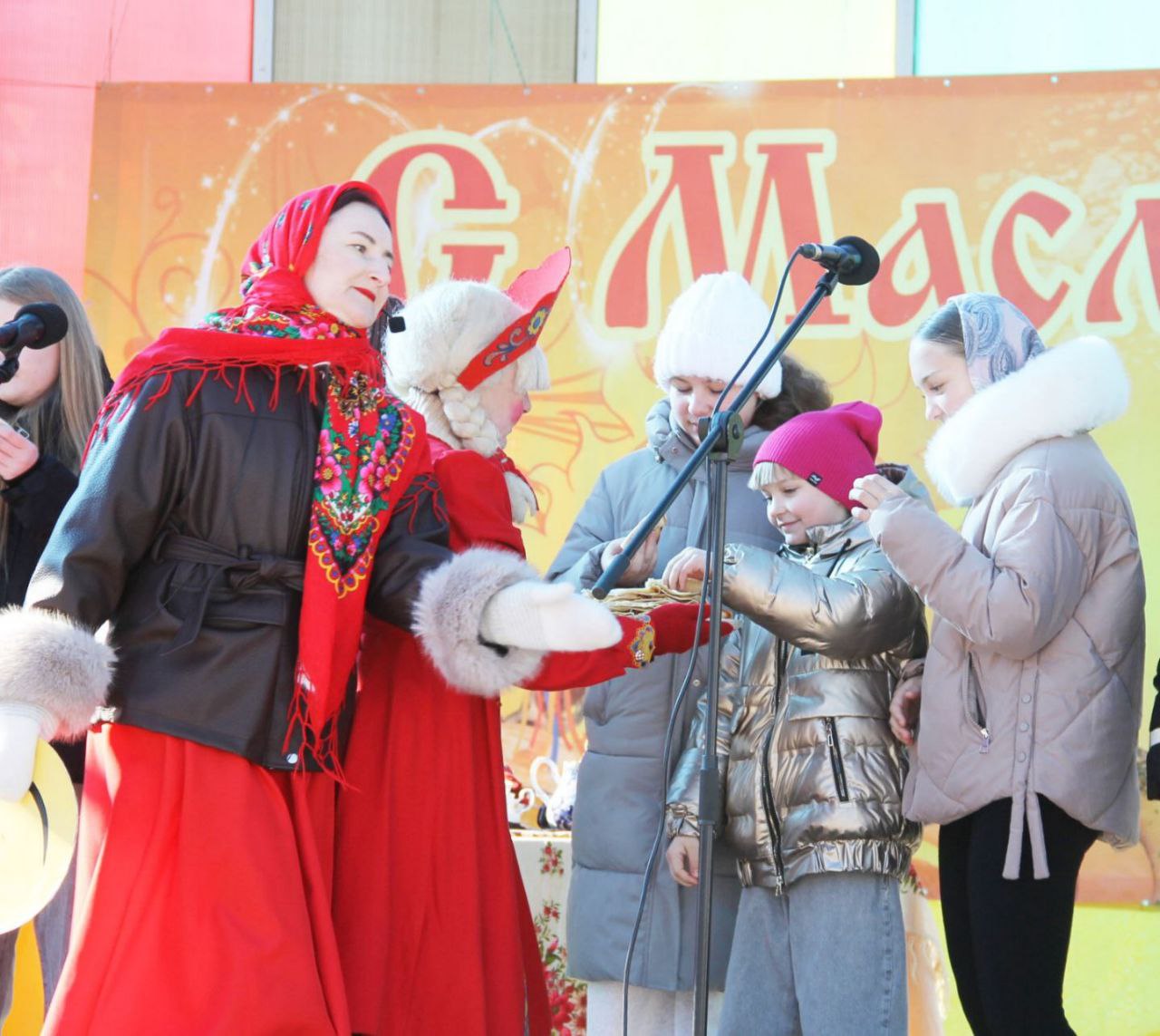 ФОТАРЭПАРТАЖ: Масленіца ідзе па населеных пунктах Петрыкаўшчыны