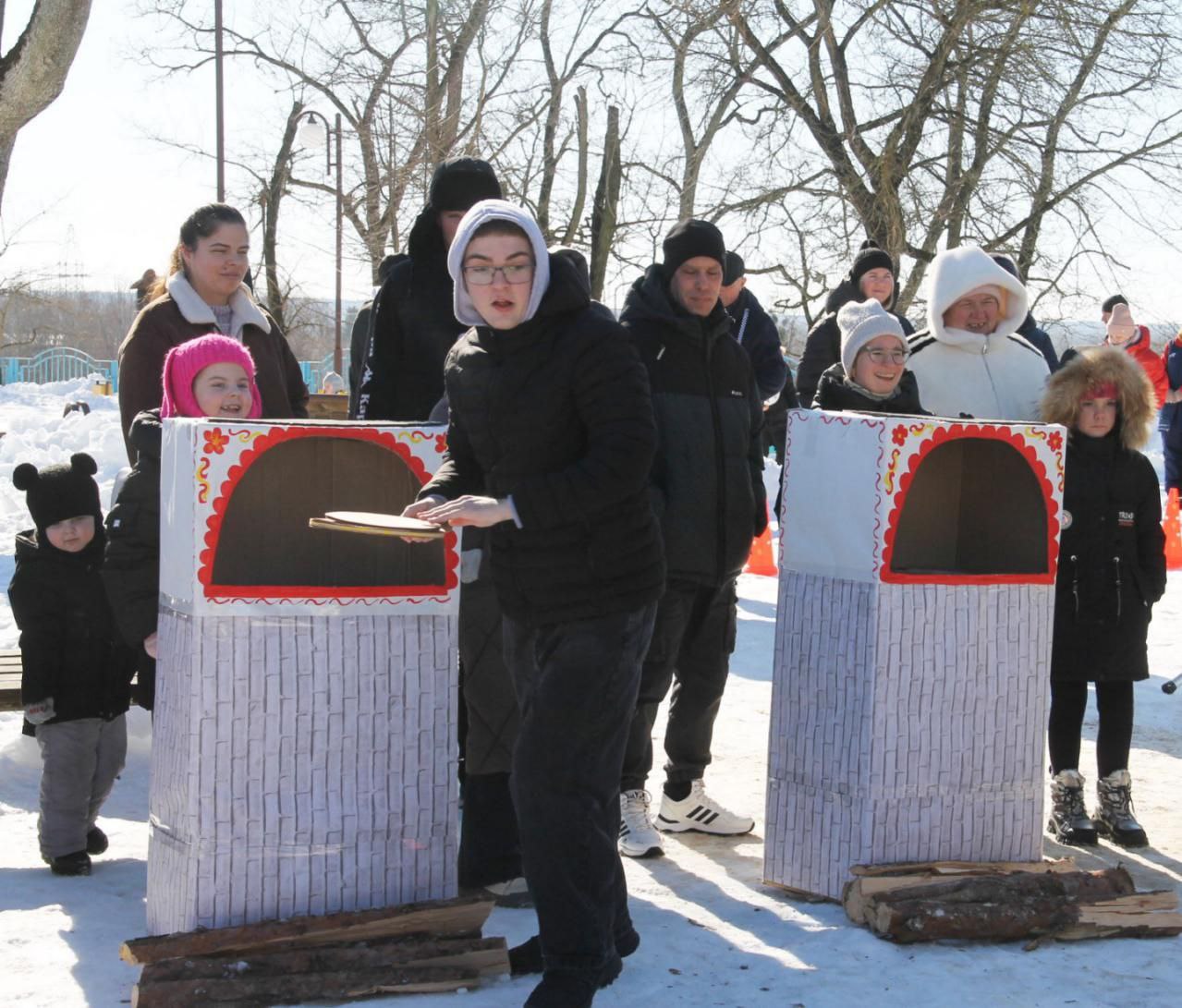 ФОТАРЭПАРТАЖ: Масленіца ідзе па населеных пунктах Петрыкаўшчыны
