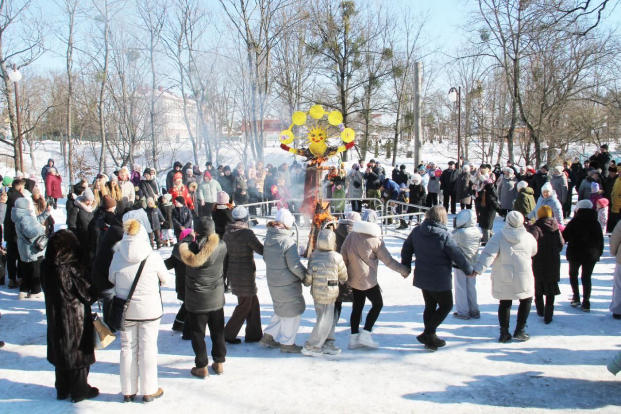 ФОТАРЭПАРТАЖ: Масленіца ідзе па населеных пунктах Петрыкаўшчыны