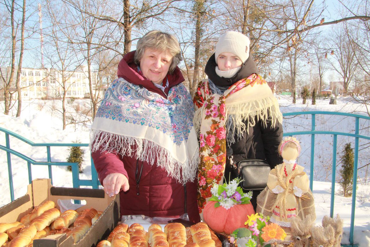 ФОТАРЭПАРТАЖ: Масленіца ідзе па населеных пунктах Петрыкаўшчыны