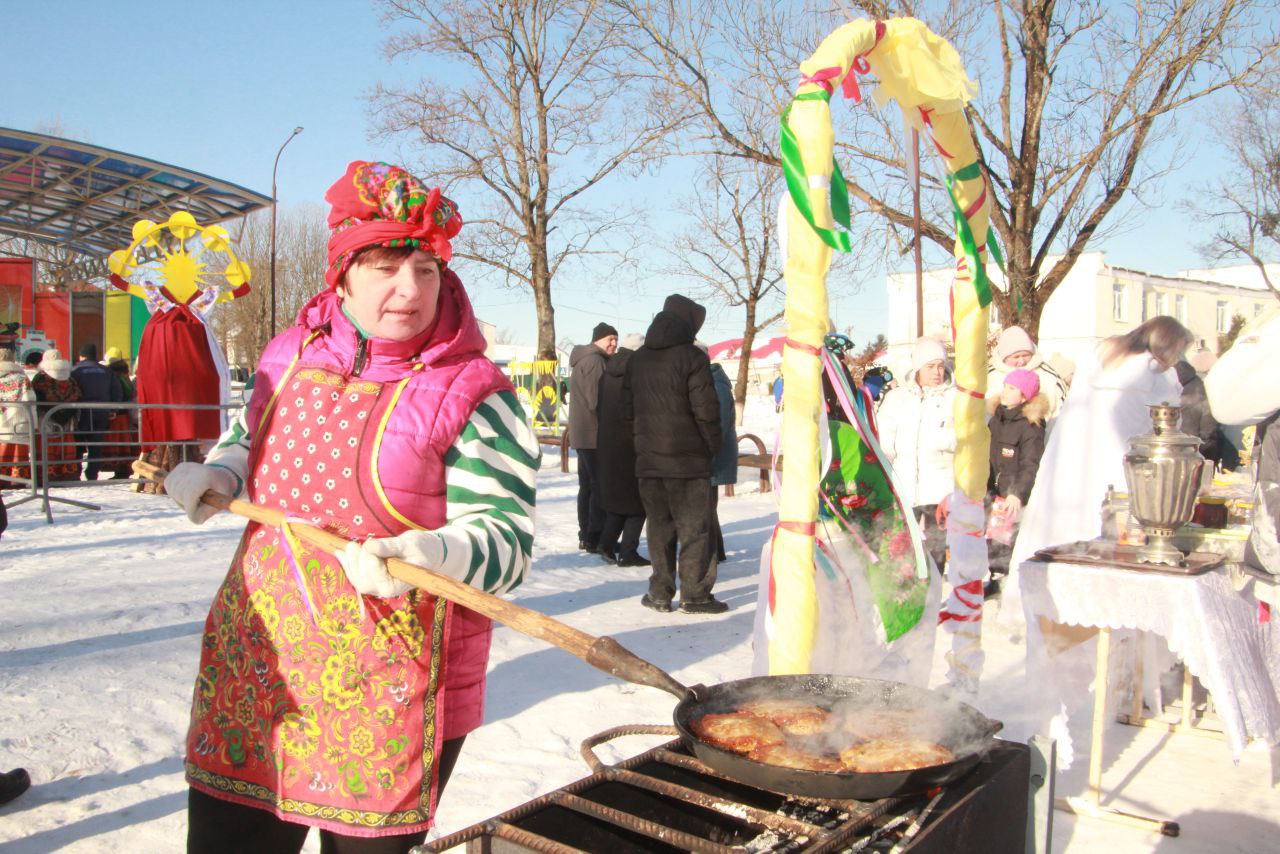 ФОТАРЭПАРТАЖ: Масленіца ідзе па населеных пунктах Петрыкаўшчыны