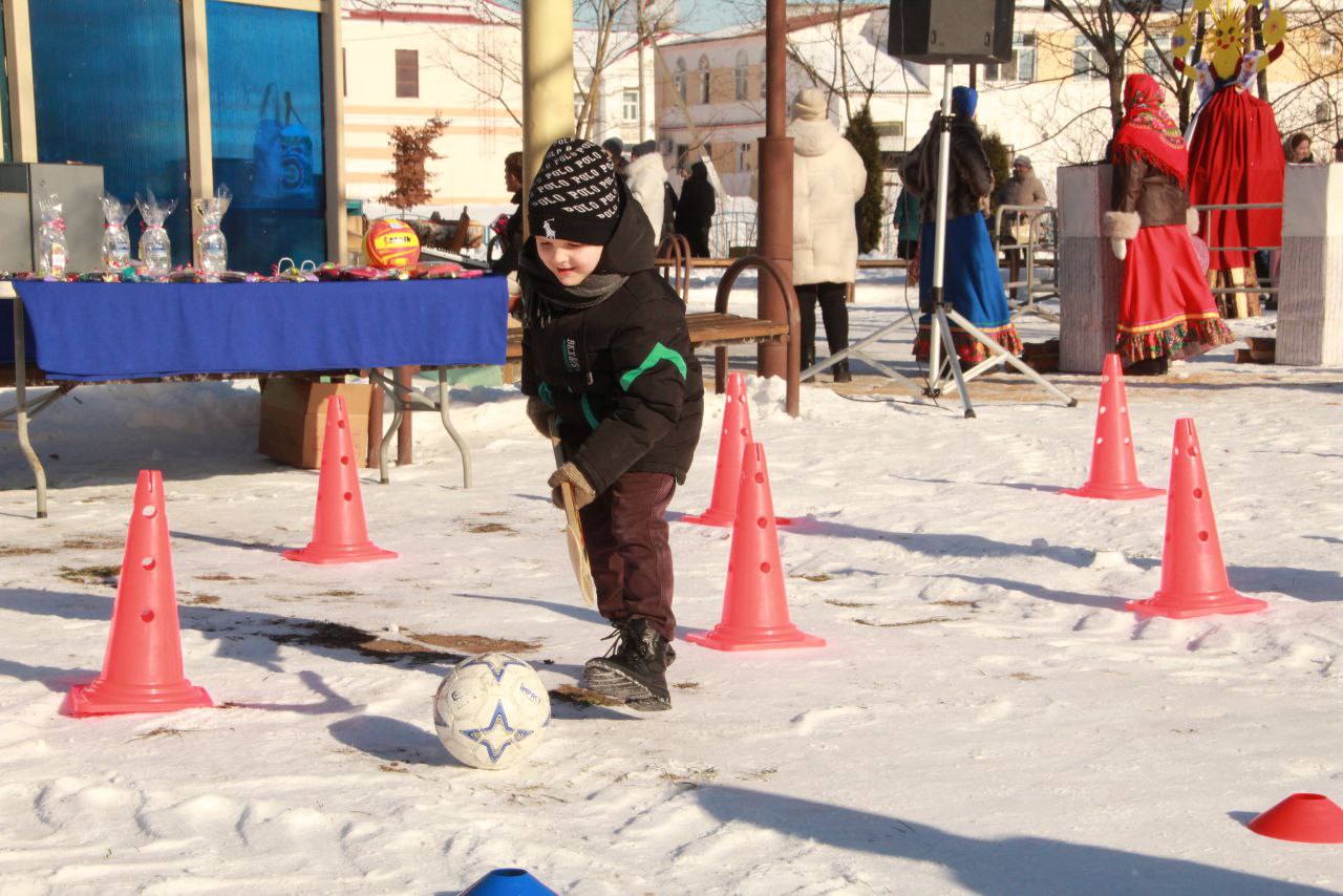 ФОТАРЭПАРТАЖ: Масленіца ідзе па населеных пунктах Петрыкаўшчыны