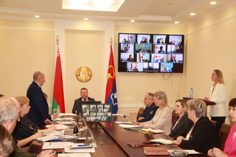 Об организации весеннего сева и итогах работы с обращениями граждан - в Петрикове прошло заседание исполкома