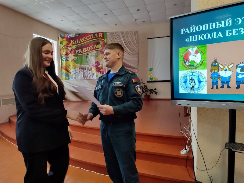 Юныя знаўцы бяспекі: у Петрыкаве вызначылі лепшых удзельнікаў конкурсу “Школа бяспекі”