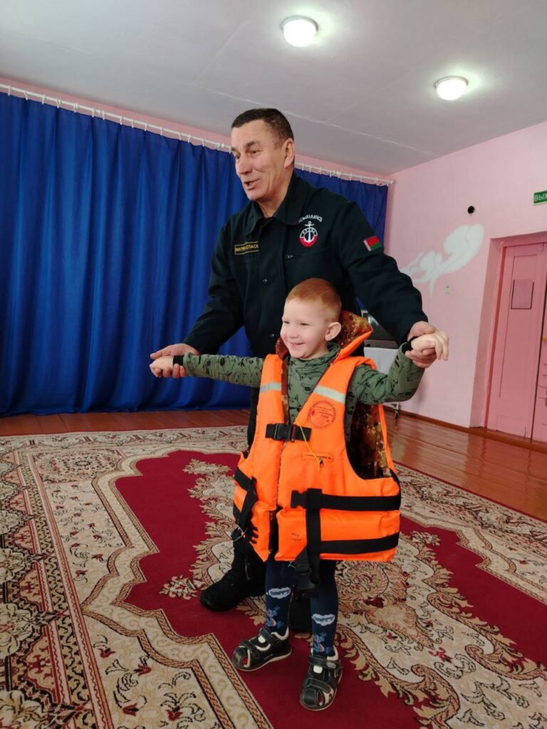 «Чем опасен лёд?» — важный урок для малышей Куритичского детского сада