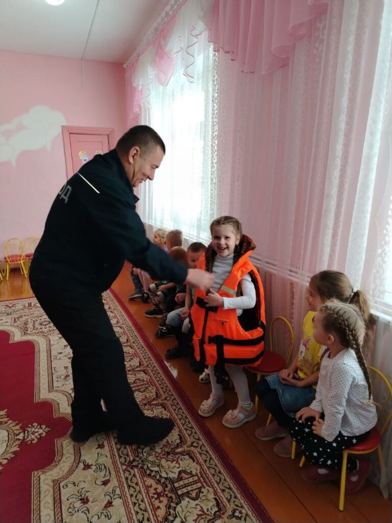 «Чем опасен лёд?» — важный урок для малышей Куритичского детского сада