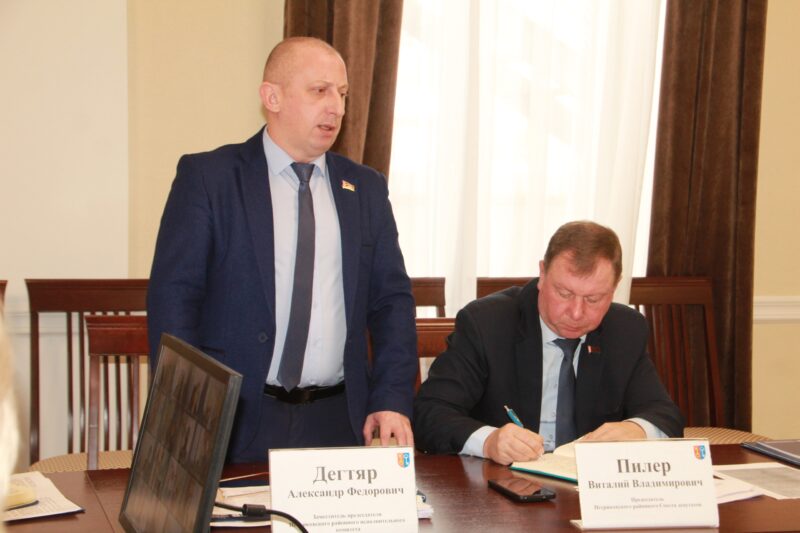 Об организации весеннего сева и итогах работы с обращениями граждан - в Петрикове прошло заседание исполкома