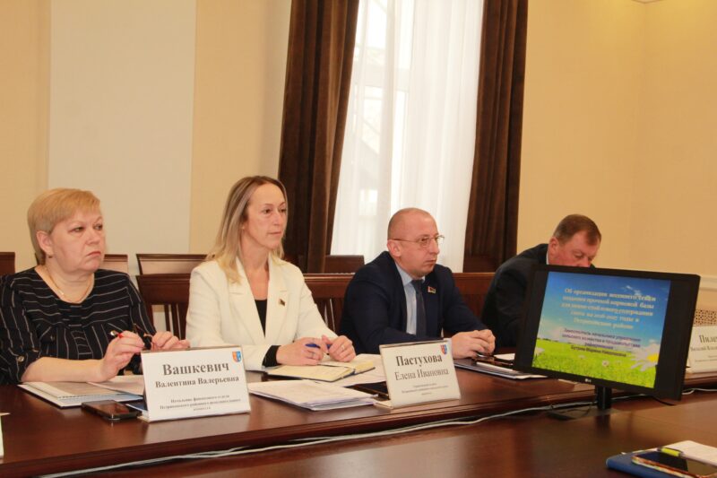 Об организации весеннего сева и итогах работы с обращениями граждан - в Петрикове прошло заседание исполкома