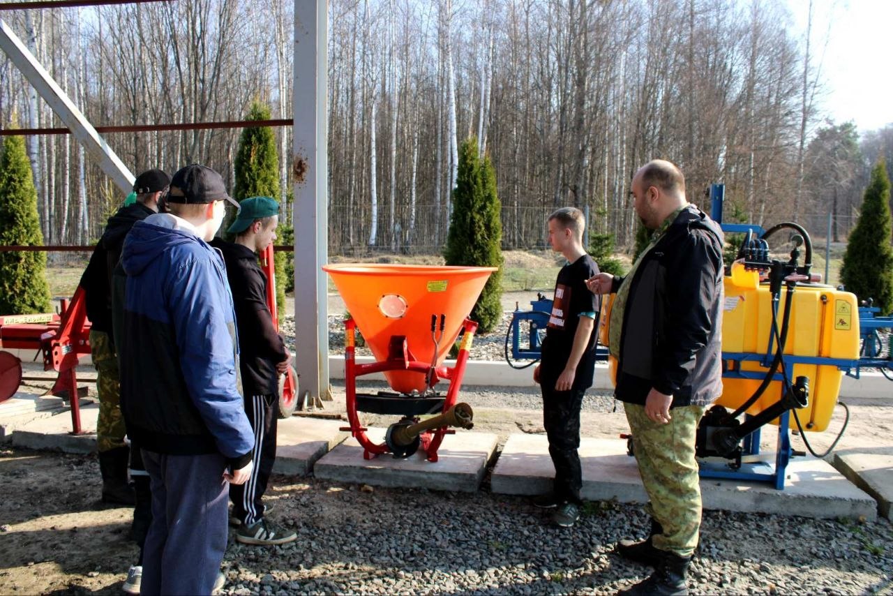Профориентационная экскурсия в лесном питомнике