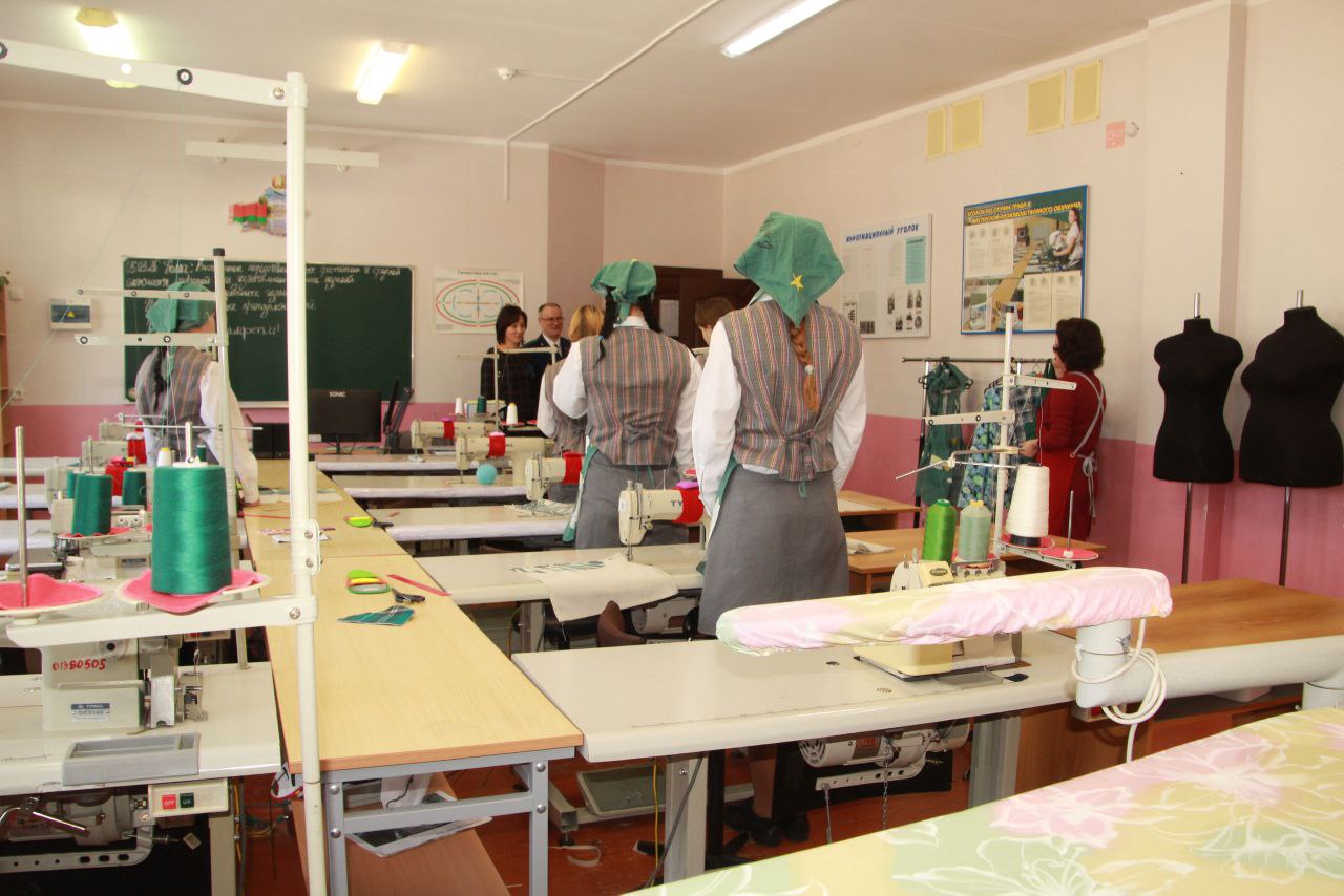 Праздник и внимание — каждой девушке!