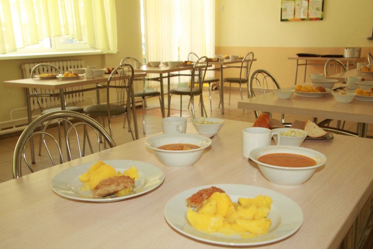 Праздник и внимание — каждой девушке!