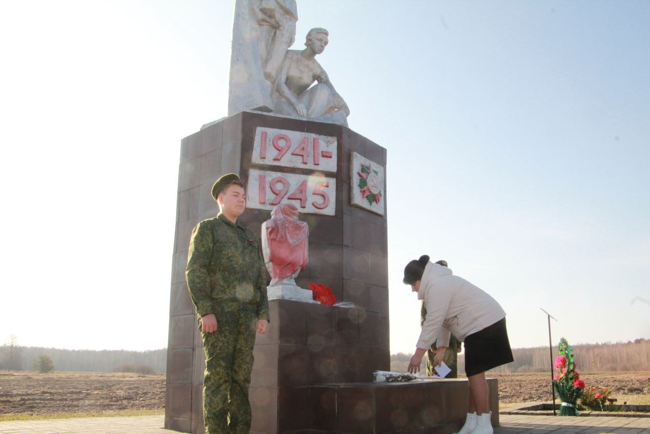 Память, которую не заглушит время: митинг в деревне Людвиново
