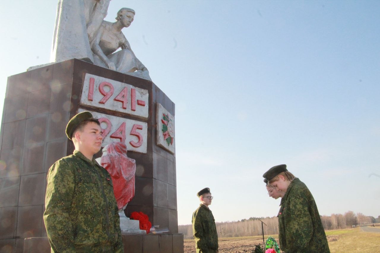 Память, которую не заглушит время: митинг в деревне Людвиново