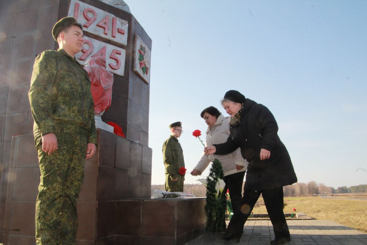 Память, которую не заглушит время: митинг в деревне Людвиново