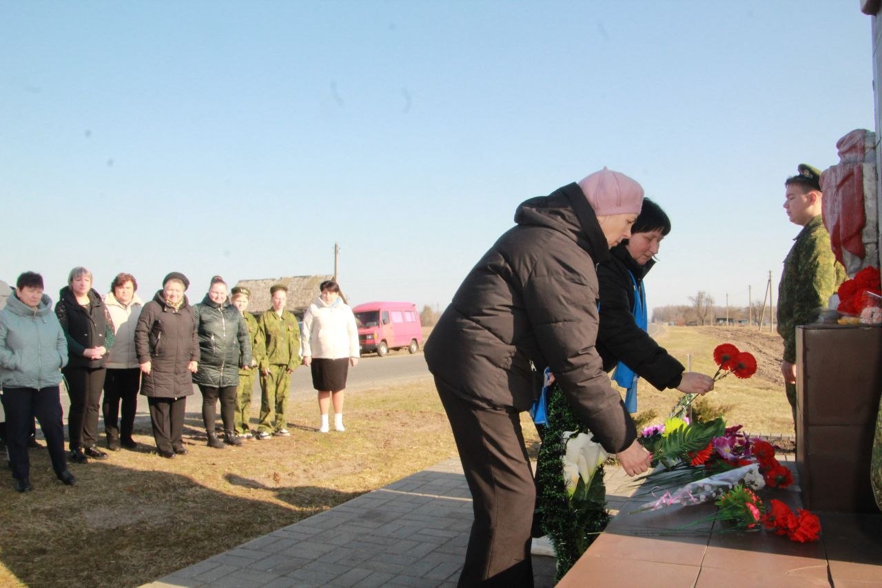 Память, которую не заглушит время: митинг в деревне Людвиново