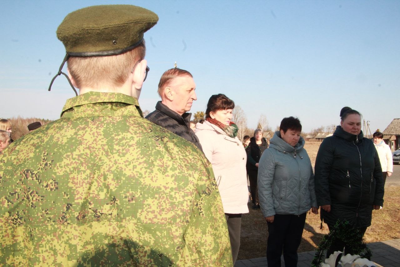 Память, которую не заглушит время: митинг в деревне Людвиново