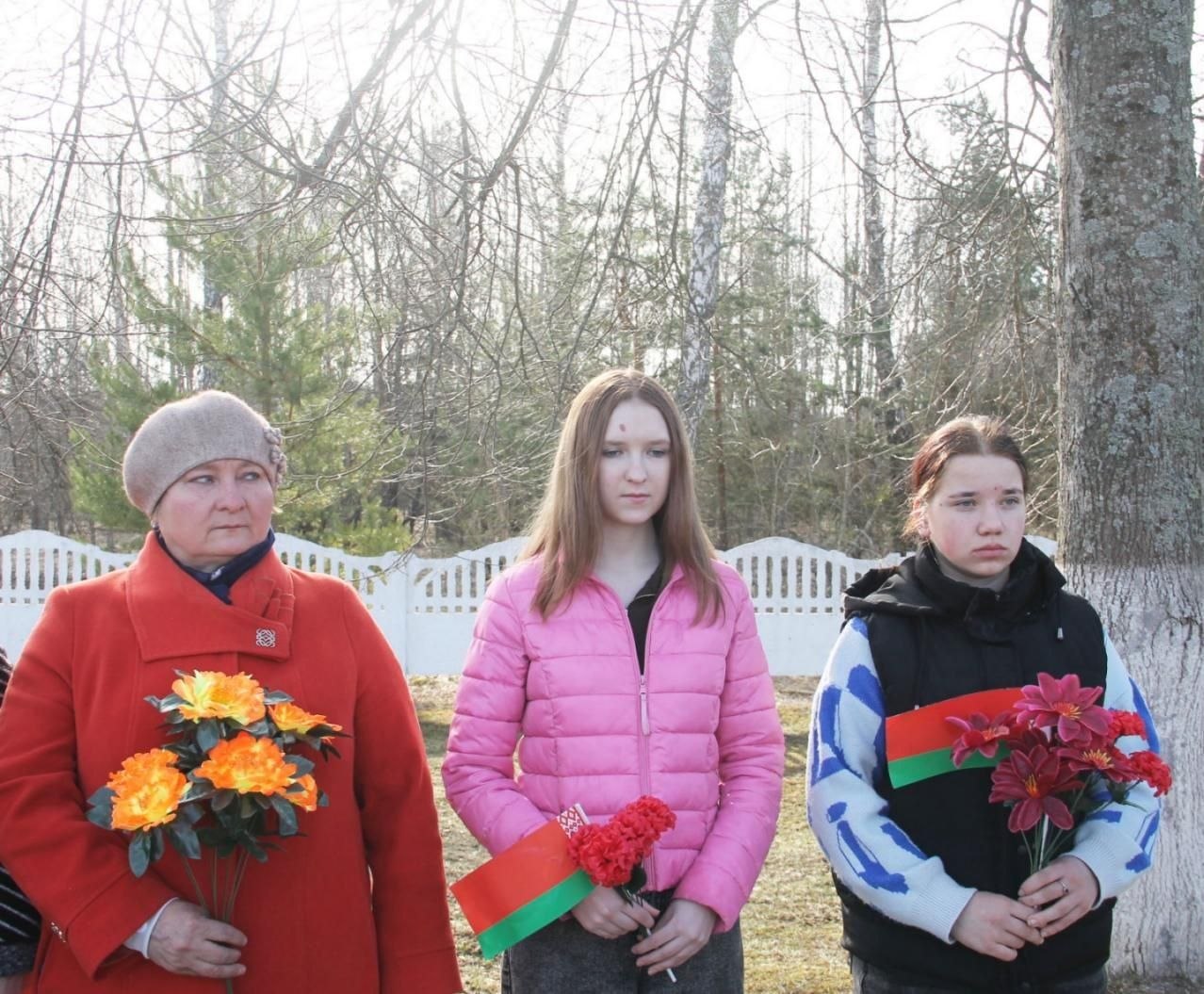 Сёння ў Вялікіх Сялюцічах каля брацкай магілы ахвярам фашызму прайшоў мітынг-рэквіем "Не забудзем ніколі"