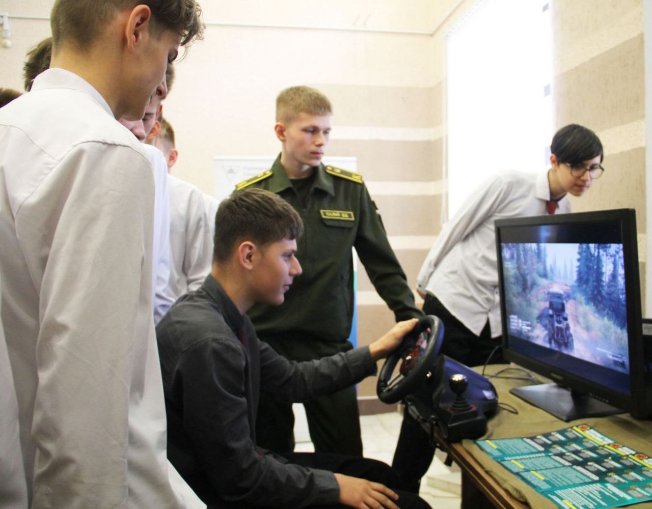 У раённым Доме культуры прайшла ваенна-патрыятычная акцыя “Гатовыя Радзіме служыць”