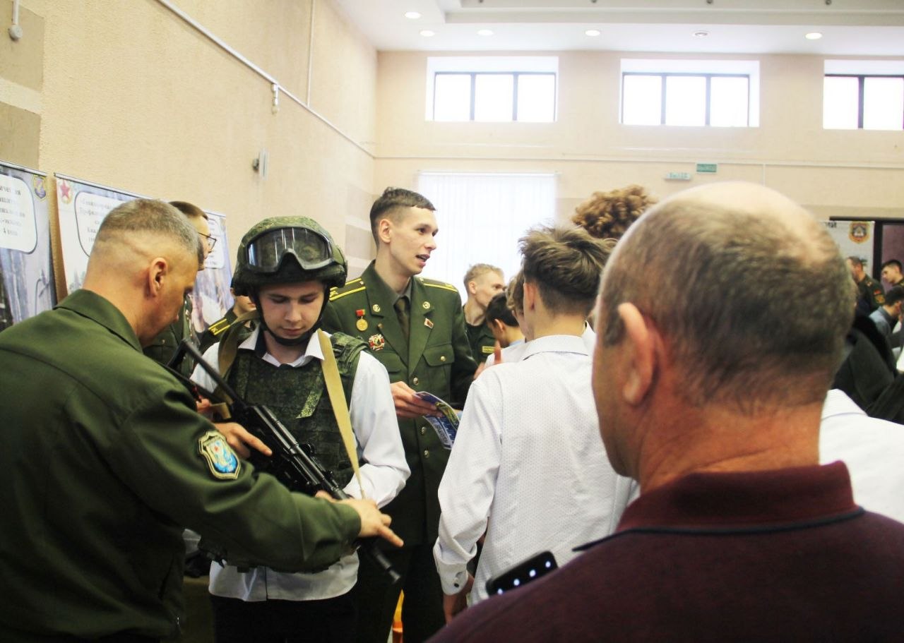 У раённым Доме культуры прайшла ваенна-патрыятычная акцыя “Гатовыя Радзіме служыць”