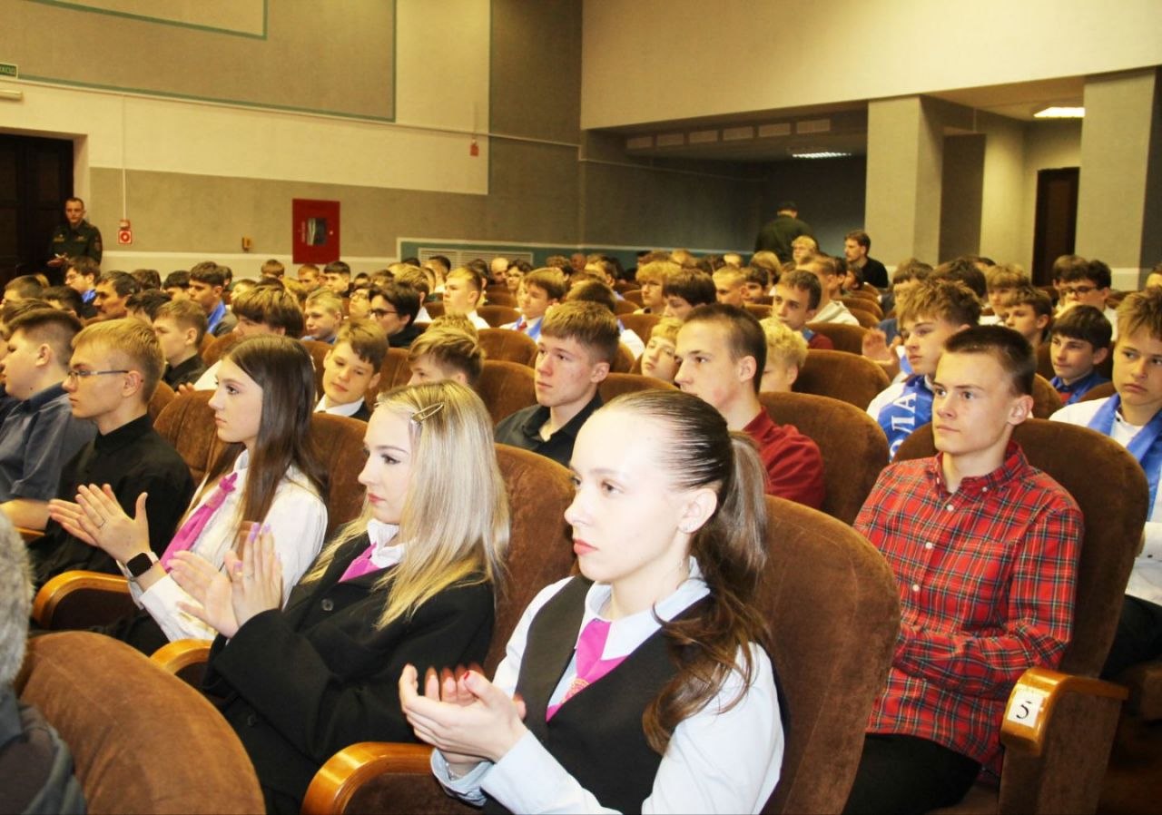 У раённым Доме культуры прайшла ваенна-патрыятычная акцыя “Гатовыя Радзіме служыць”