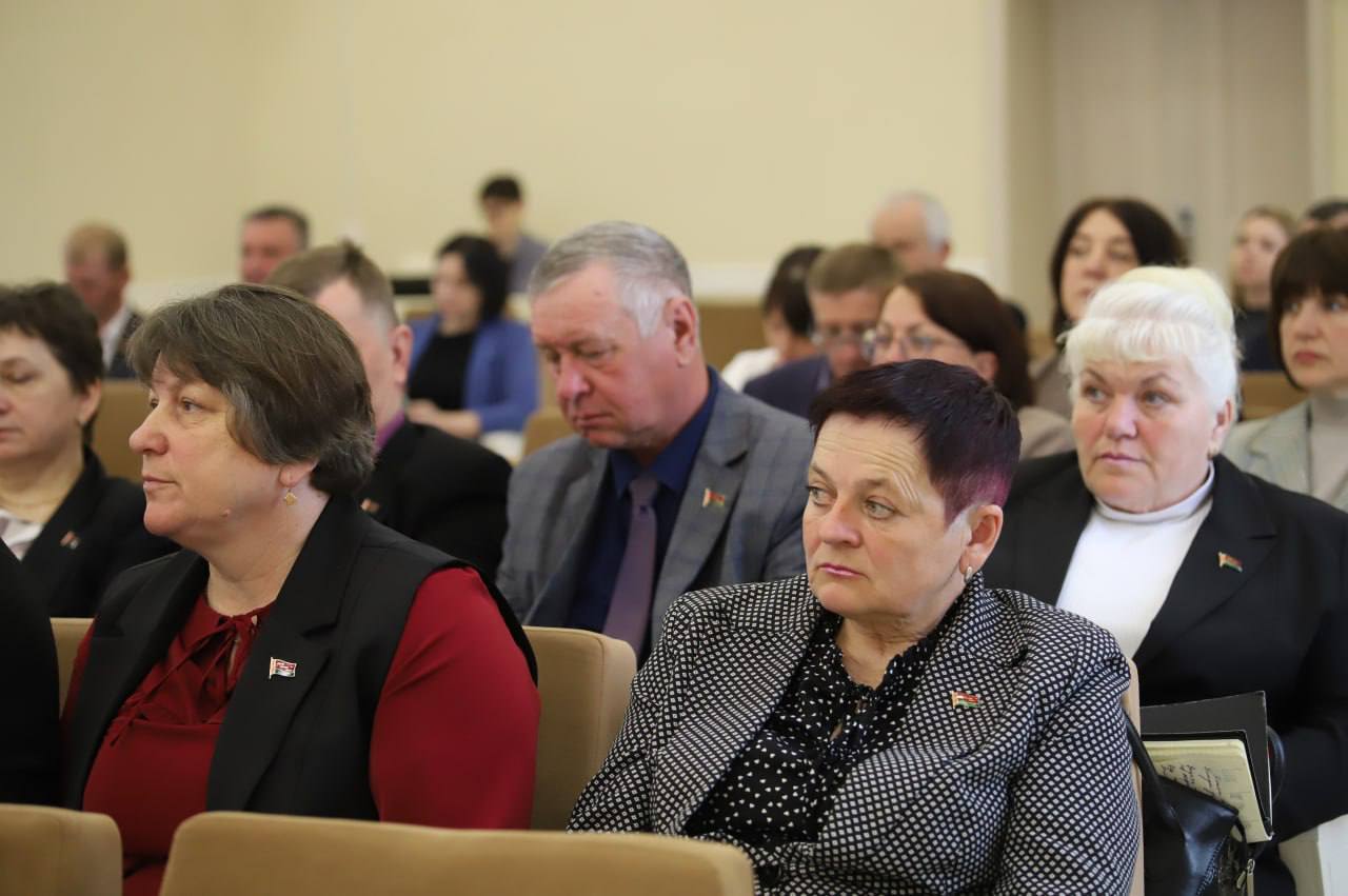 Пасяджэнне прэзідыума Петрыкаўскага раённага Савета дэпутатаў дваццаць дзявятага склікання