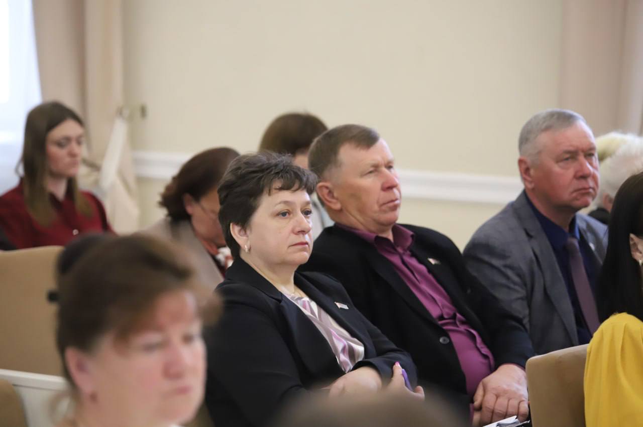 Пасяджэнне прэзідыума Петрыкаўскага раённага Савета дэпутатаў дваццаць дзявятага склікання