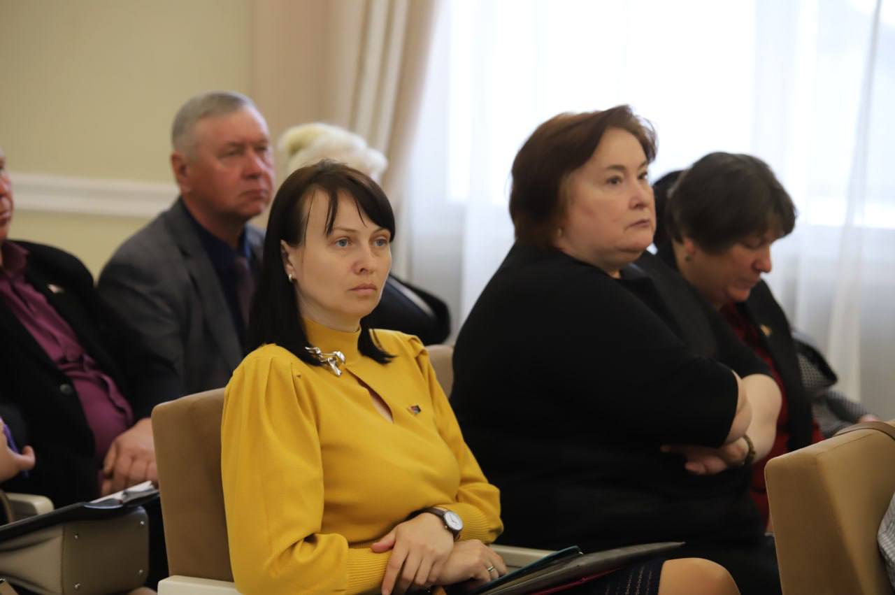 Пасяджэнне прэзідыума Петрыкаўскага раённага Савета дэпутатаў дваццаць дзявятага склікання