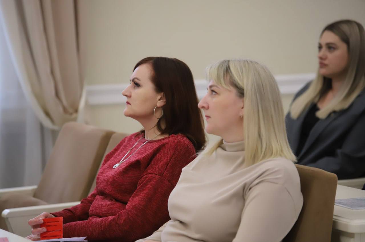 Пасяджэнне прэзідыума Петрыкаўскага раённага Савета дэпутатаў дваццаць дзявятага склікання